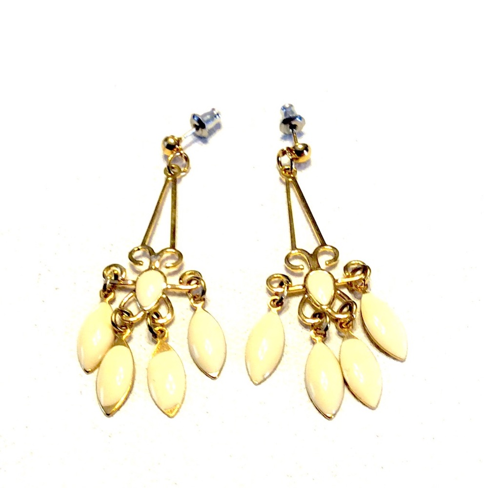 Vintage Dangle Earrings Cream enamel Gold Tone